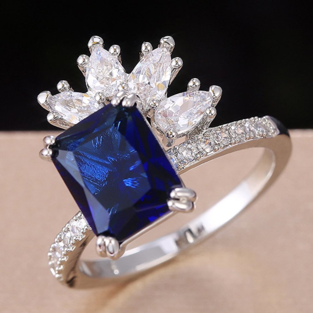 💎 Unique Bright Royal Blue Glossy Goldfish Leaf Shape Ring for Women,PD701